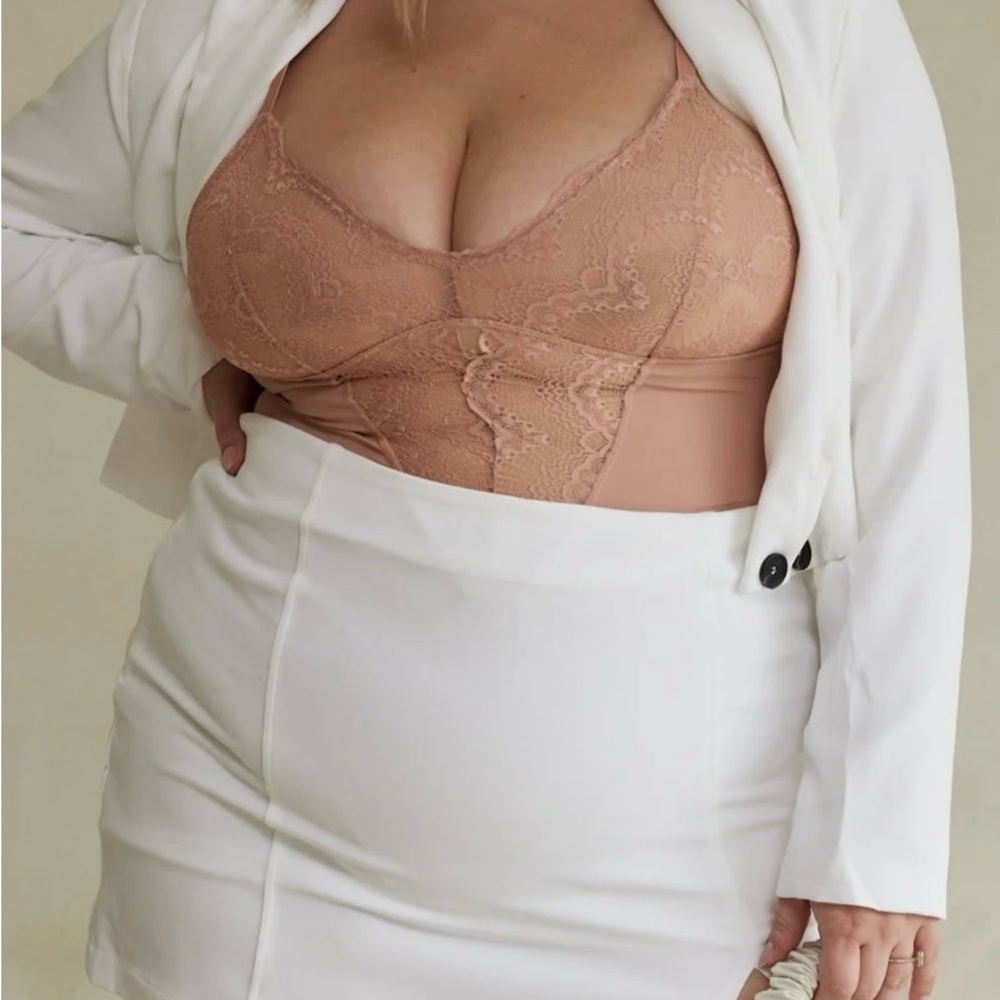 🔥🔥6316-Pinsy Sculpting Lace Shapewear LIMITED TIME SALE!! Retails at $98.00 - Picture 2 of 2